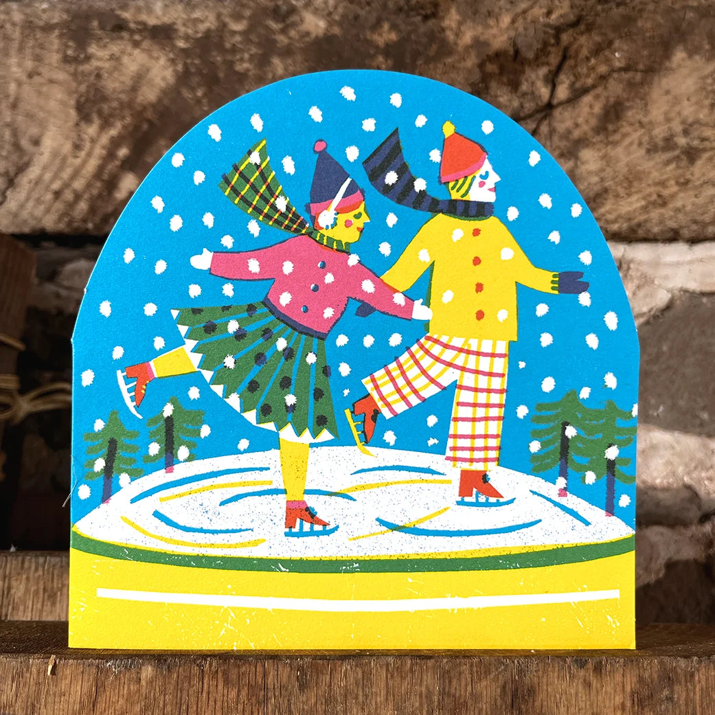 Tarjeta Ice Skaters Large Snowglobe Card