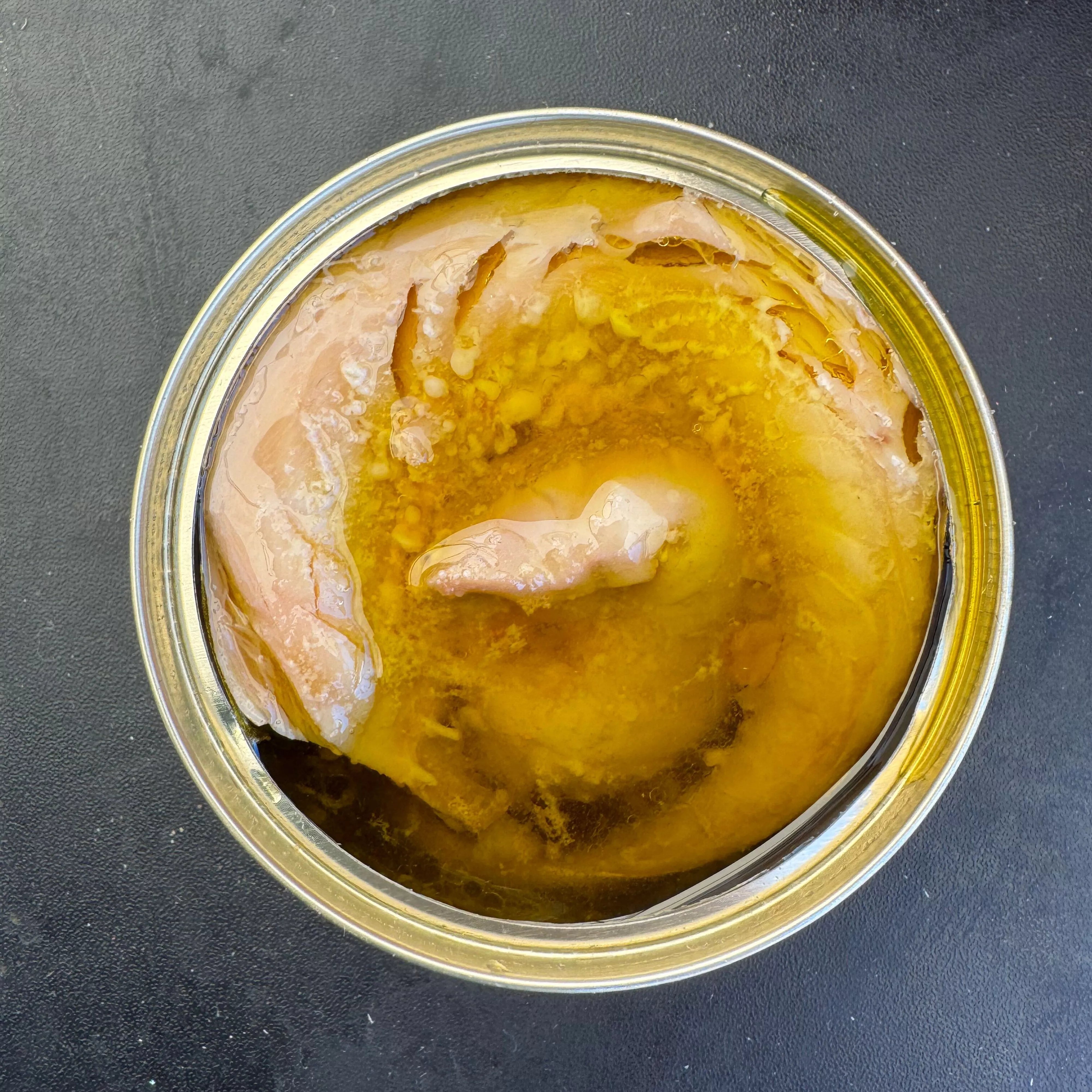 Caballa ahumada en aceite de oliva