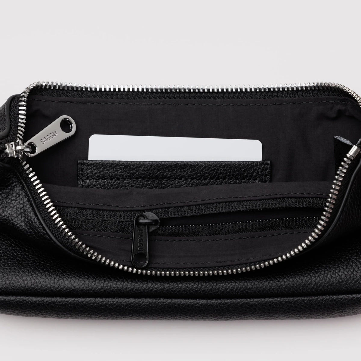 Bolso recycled leather Pochette BAGGU