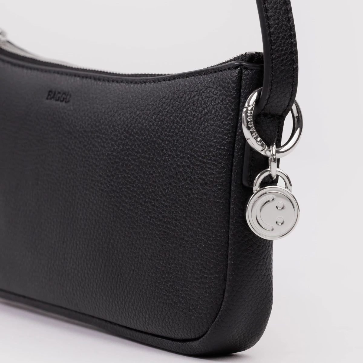 Bolso recycled leather Pochette BAGGU