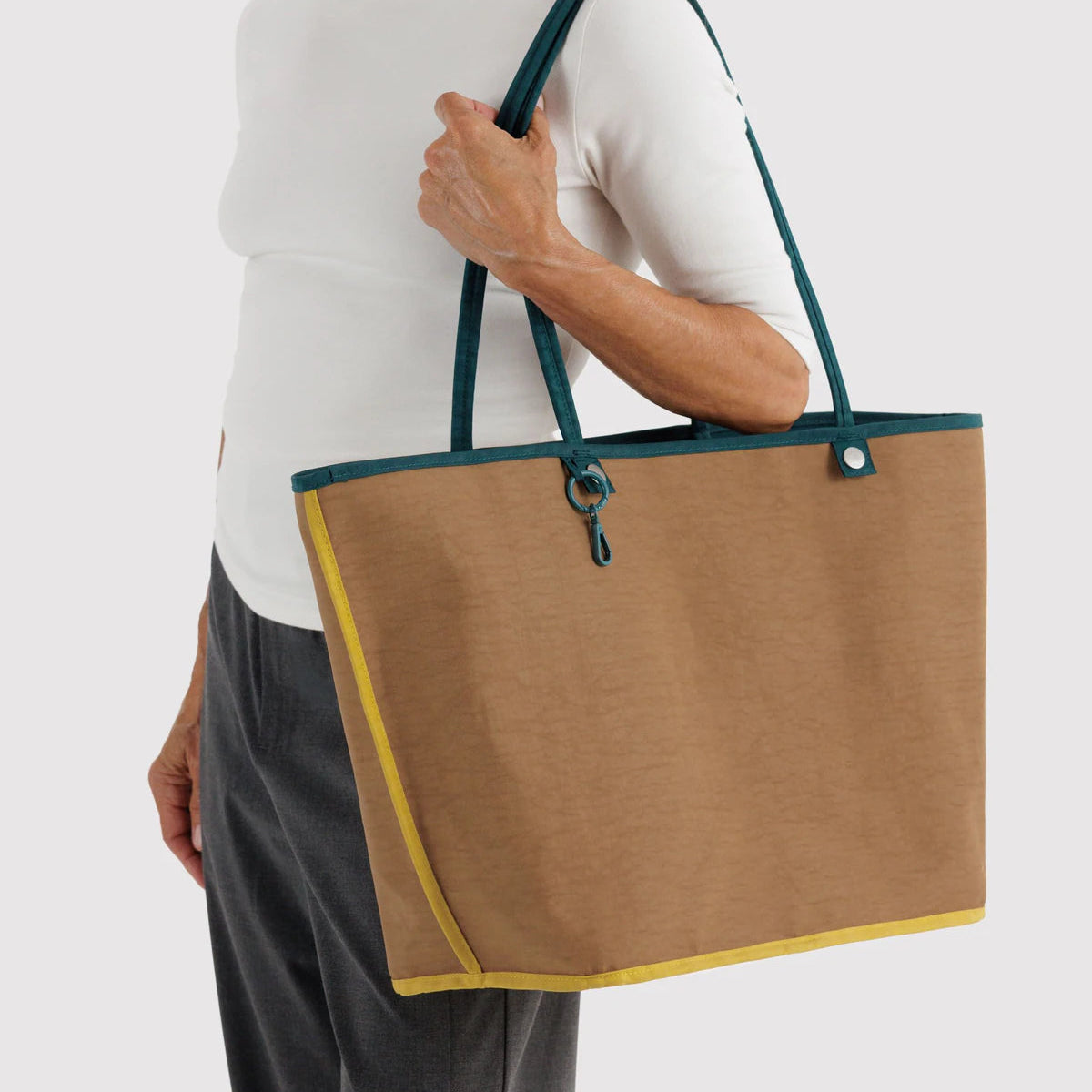 Bolso Large Nylon Reversible BAGGU