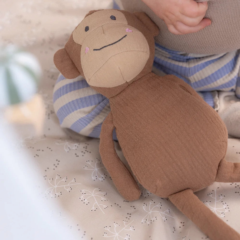 Peluche mono y mantita