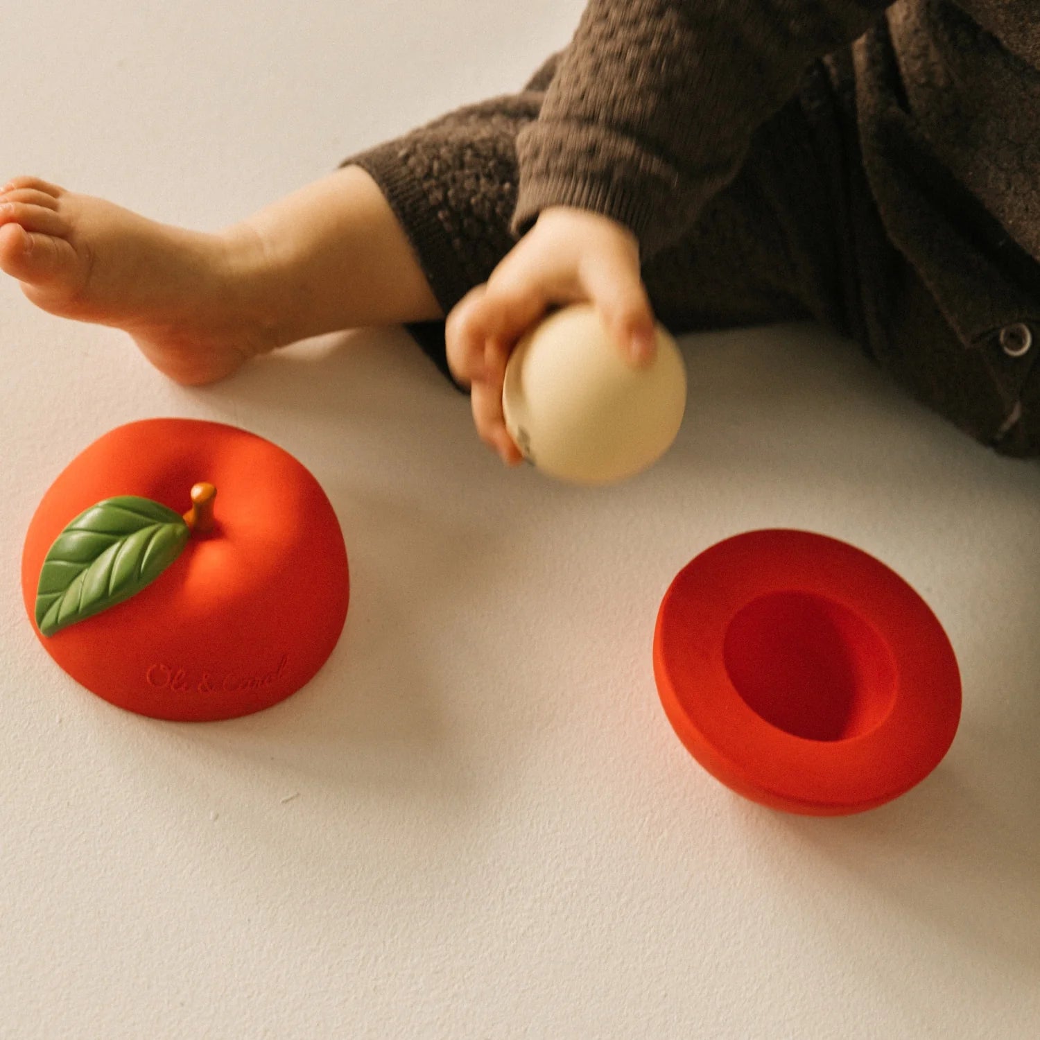 Manzana juguete Apilable & Pelotita Sonajero - Oli&Carol