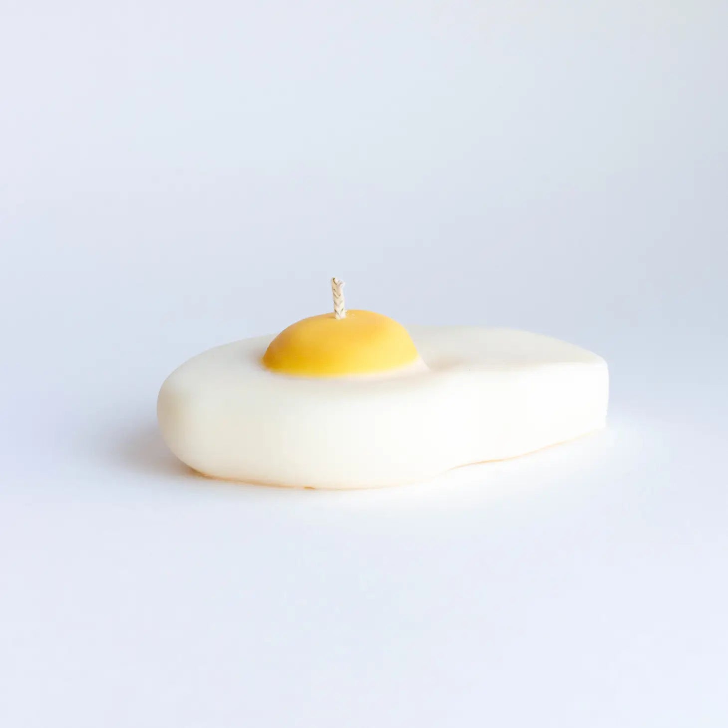 Egg on the plate candle