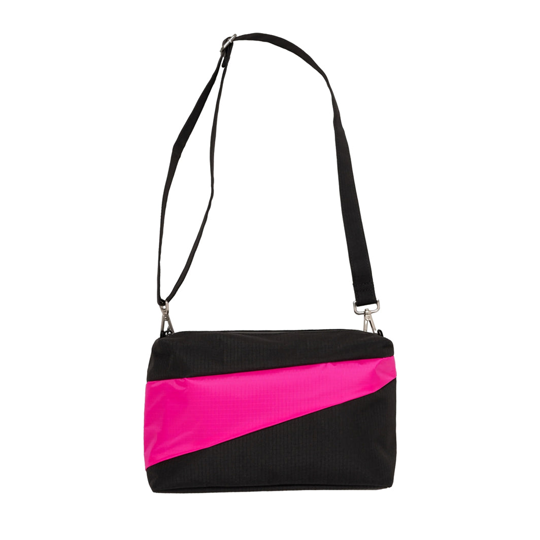 The New Bum Bag Medium Black Pretty Pink