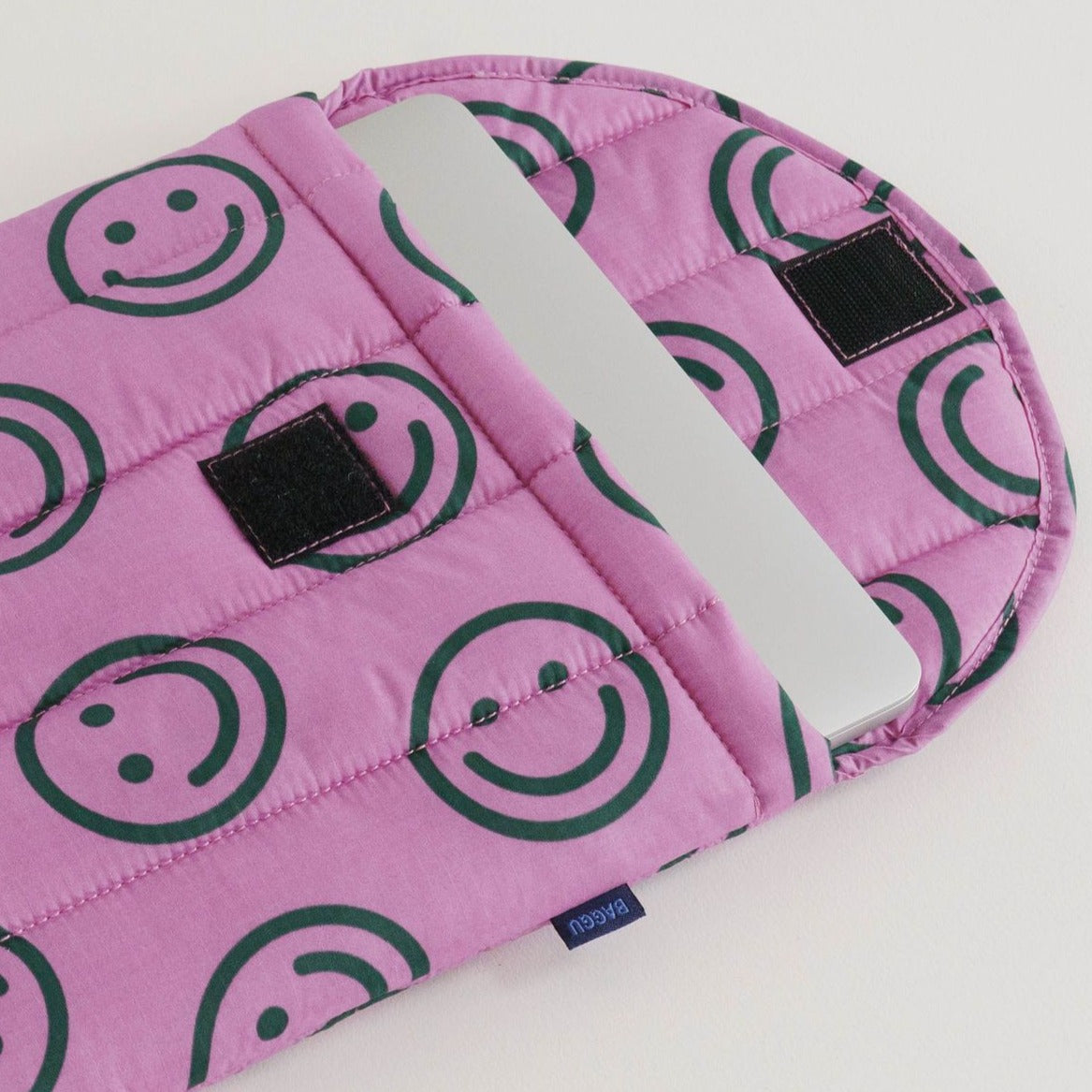 Puffy laptop sleeve 13" BAGGU - Raspberry Happy Smiley